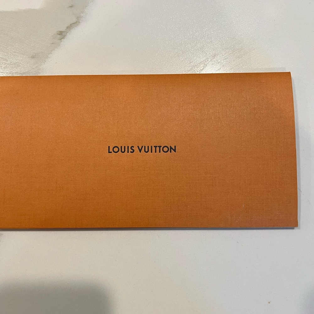 LV receipts holder